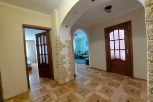 Луцьк доба Трикімнатні на Сухомлинського 2